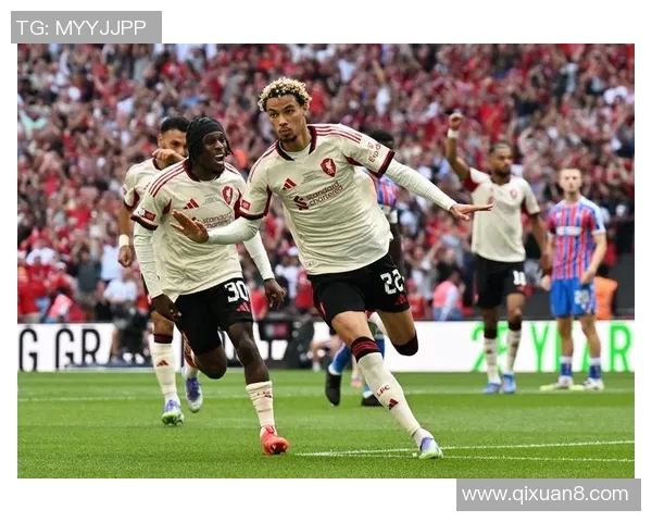 中超激战：里昂与利物浦战平后点球大战引发全场狂欢