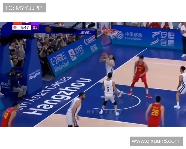 姚明在看台观战男篮比赛引发热议球迷热情高涨期待未来发展