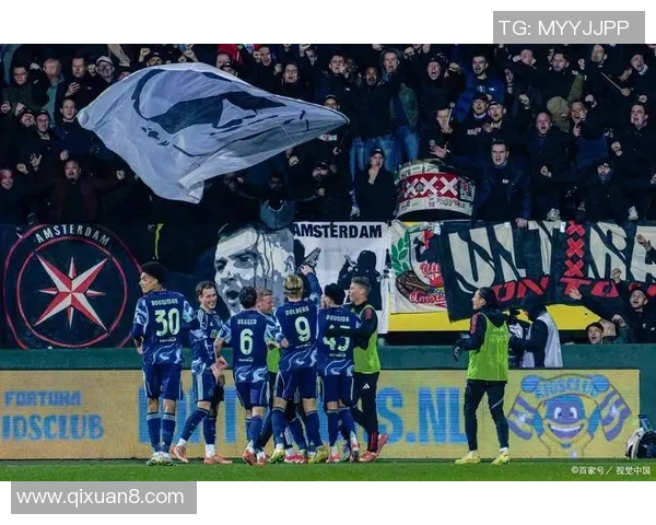 德甲焦点战曼城与曼联握手言和争议判罚引发全场热议