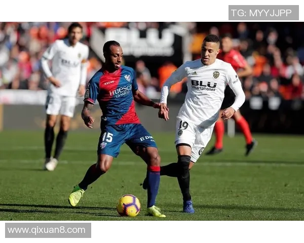 西甲激战：那不勒斯逆转波尔图红牌争议引发全场热议