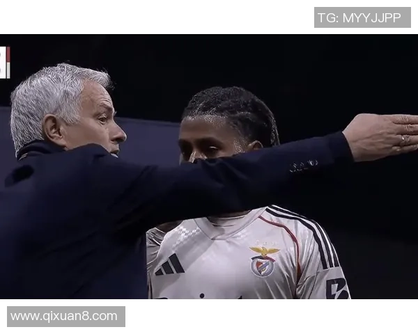 欧联杯本菲卡大胜热刺乌龙球引发争议判罚全场沸腾