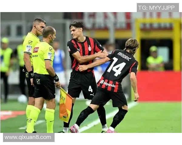 德甲精彩对决AC米兰逆转巴黎圣日耳曼红牌事件引发全场热议